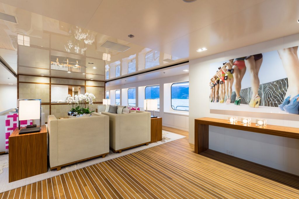 Chasseur Motor Yacht Salon 2