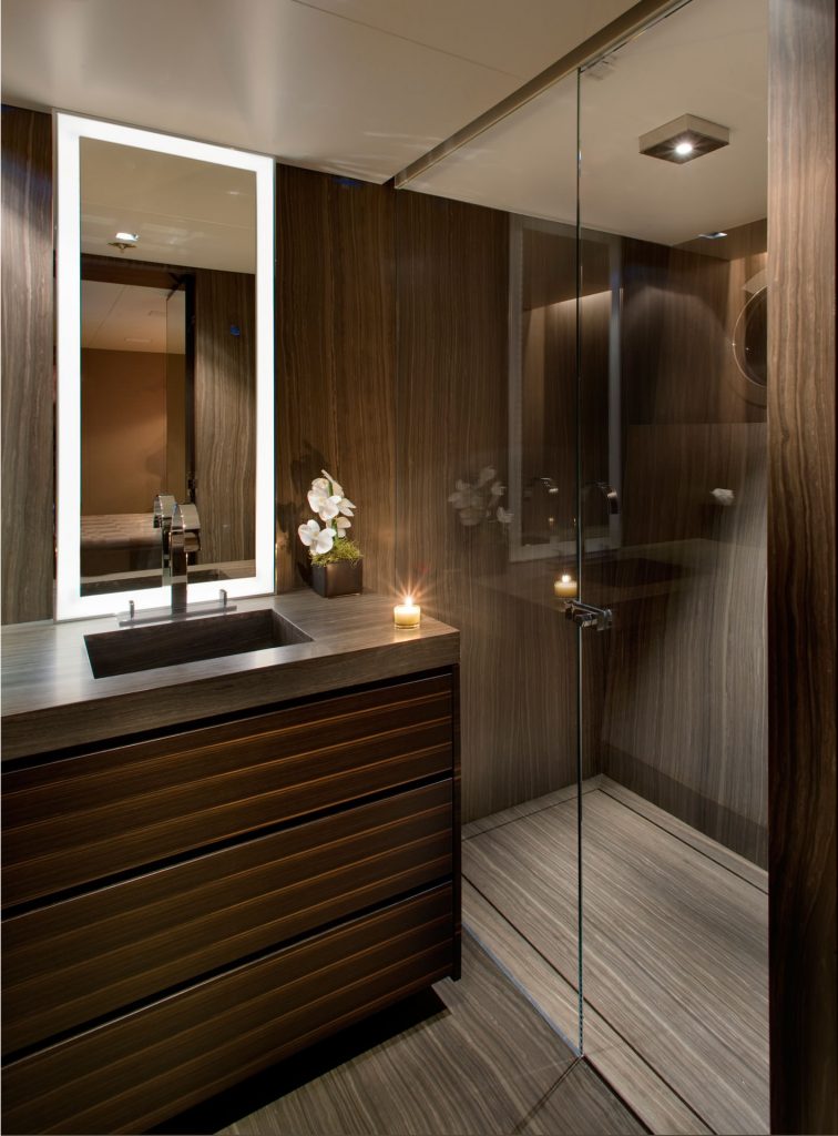 Odessa Motor Yacht Bath